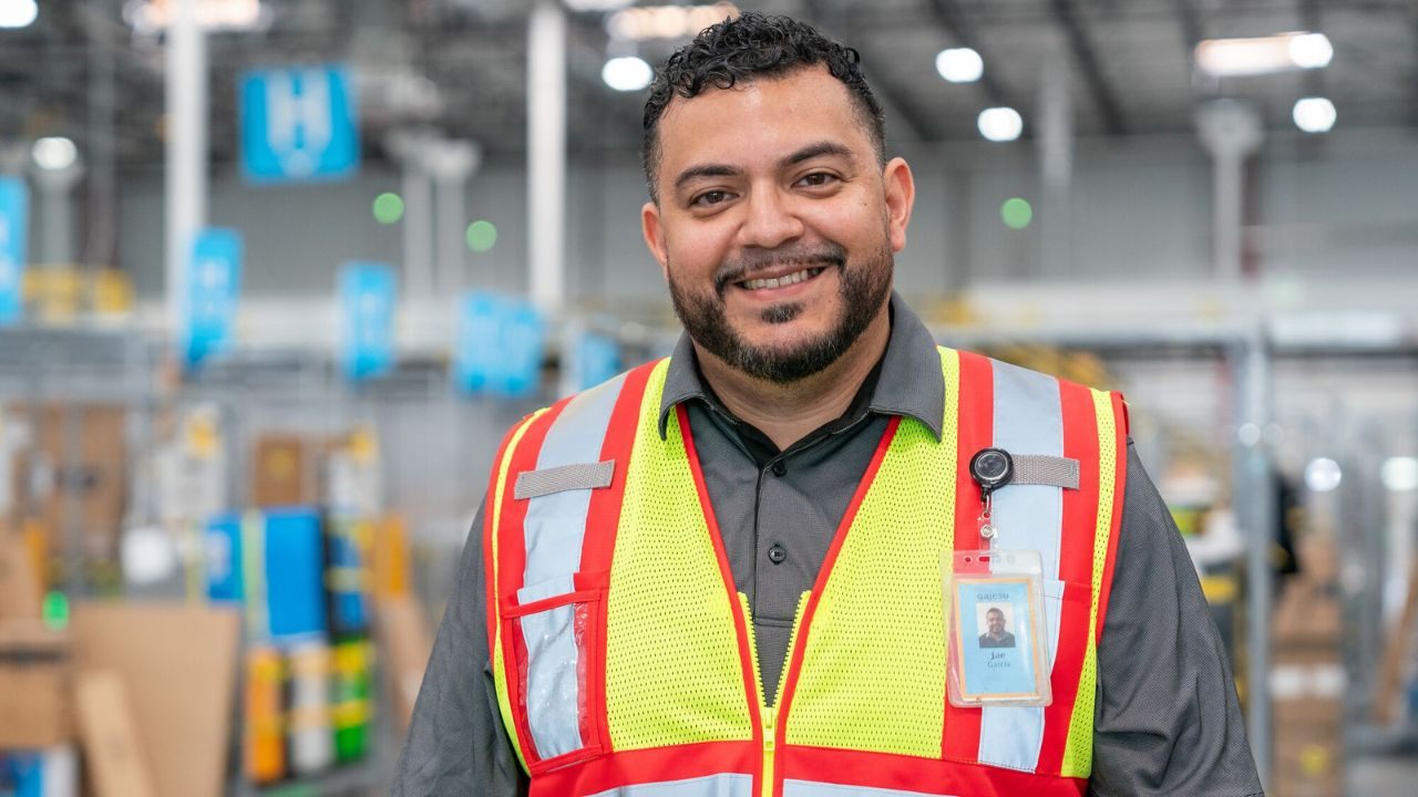 See Seasonal Jobs at Top Retail Stores