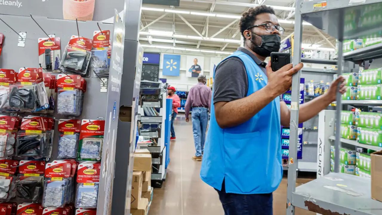 See Seasonal Jobs at Top Retail Stores